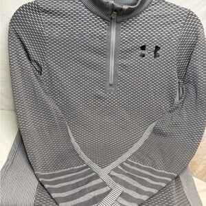 Under Armour Textured Gray 1/4 Zip Pullover. Boys YM